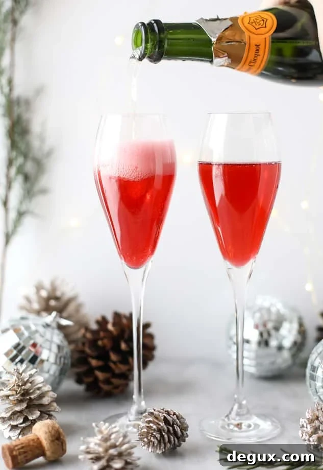 Christmas Morning Mimosa Recipe for a Festive Brunch 3 christmas morning mimosas I howsweeteats.com