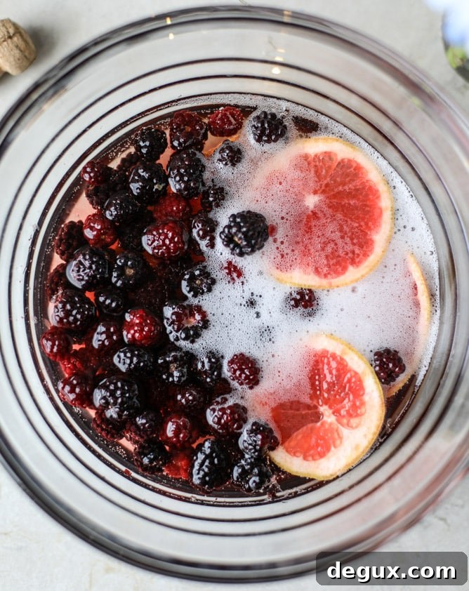 blackberry champagne punch I howsweeteats.com 