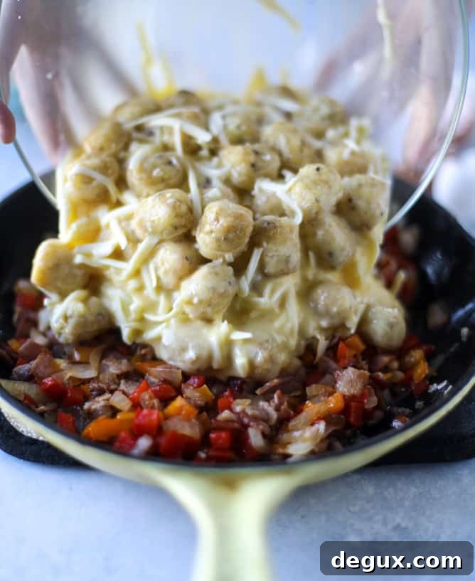 tater tot breakfast skillet I howsweeteats.com