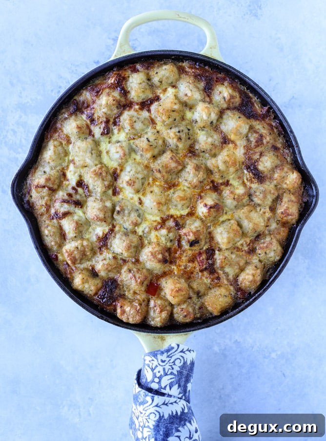 tater tot breakfast skillet I howsweeteats.com