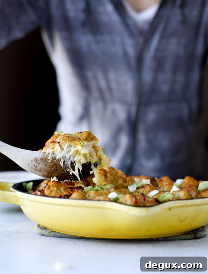 tater tot breakfast skillet I howsweeteats.com