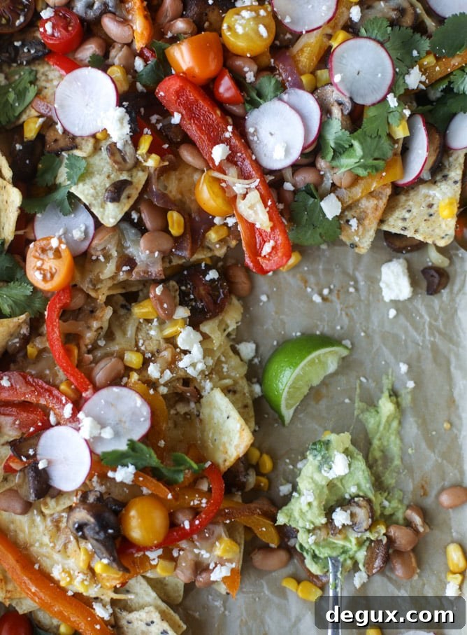 veggie fajita sheet pan nachos I howsweeteats.com