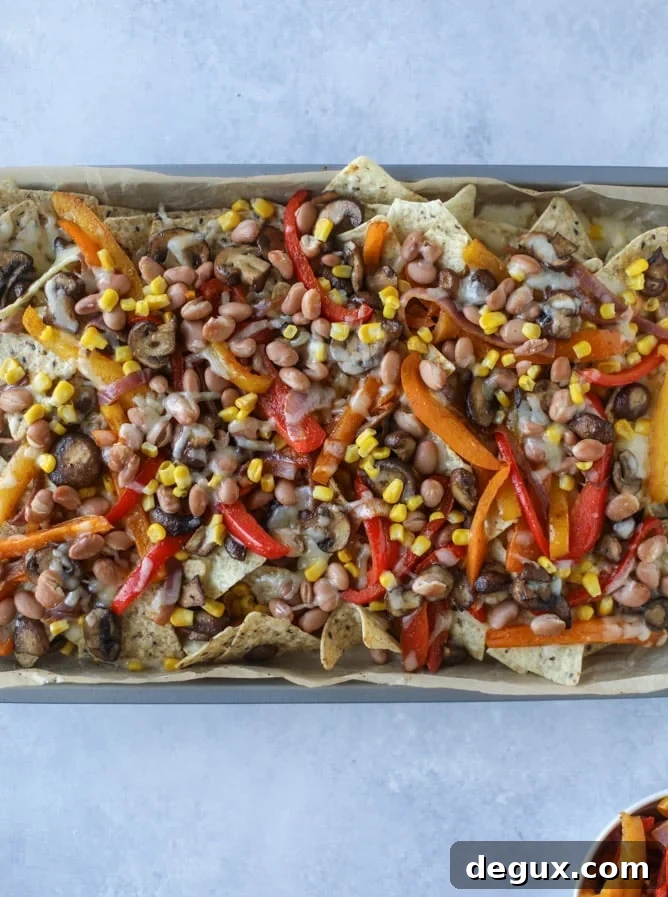 veggie fajita sheet pan nachos I howsweeteats.com