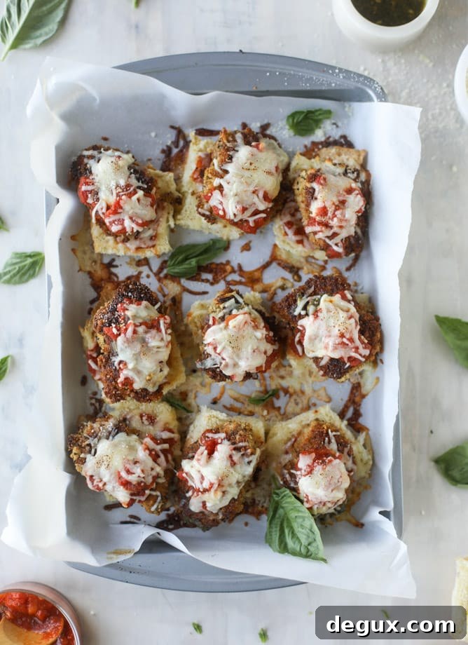 pesto chicken parmesan sliders I howsweeteats.com