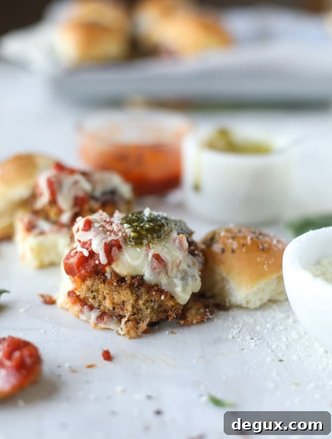 pesto chicken parmesan sliders I howsweeteats.com