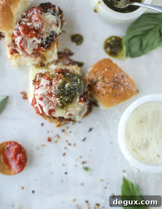 pesto chicken parmesan sliders I howsweeteats.com