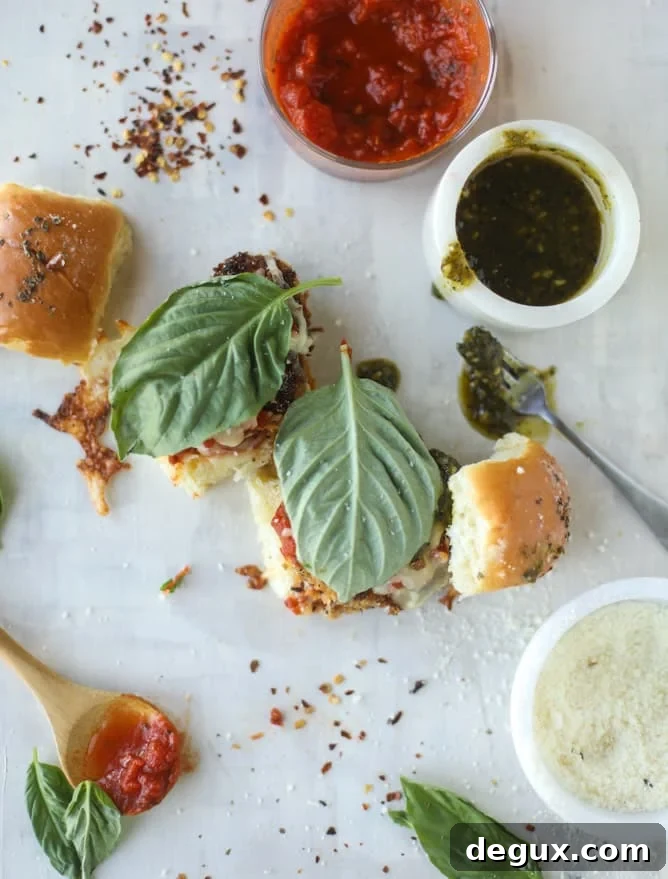 pesto chicken parmesan sliders I howsweeteats.com