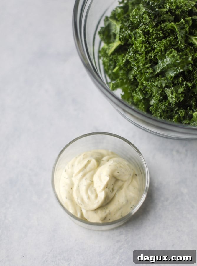 BLT Kale Salad with Greek Yogurt Ranch Dressing 4 BLT shredded kale salad with greek yogurt ranch I howsweeteats.com