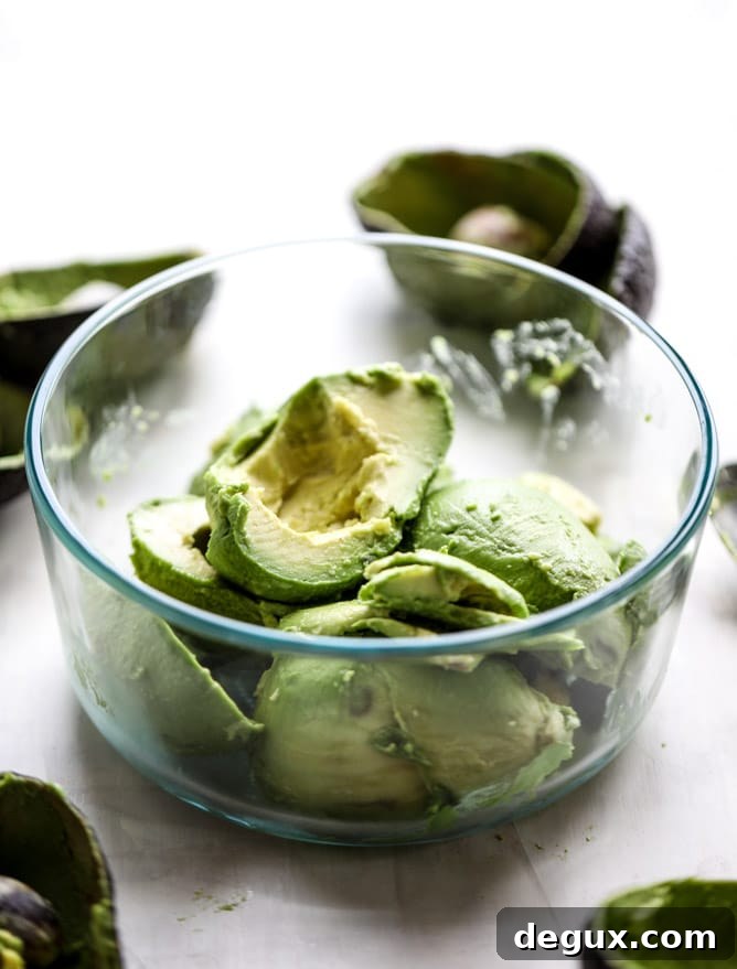 cheesy chipotle bacon guacamole I howsweeteats.com