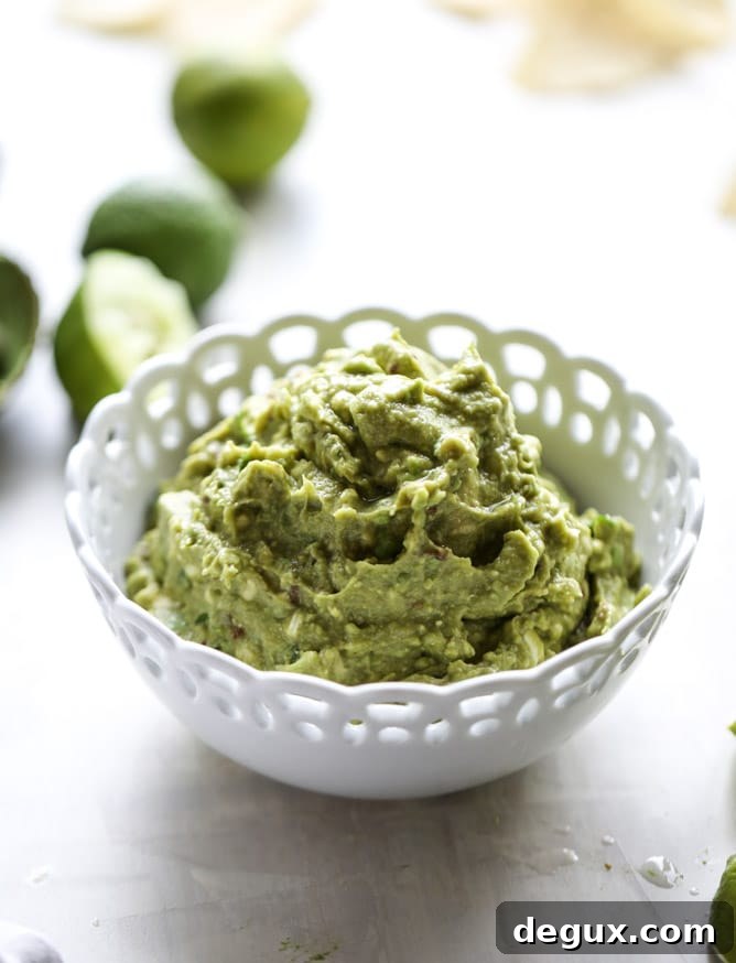cheesy chipotle bacon guacamole I howsweeteats.com