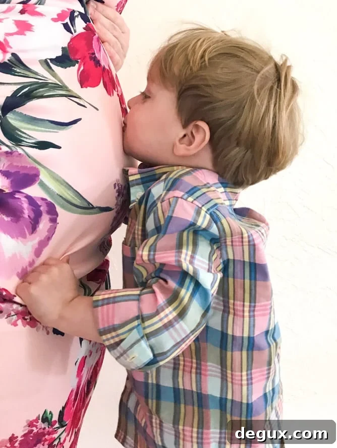 we're having a(nother!) baby! I howsweeteats.com 