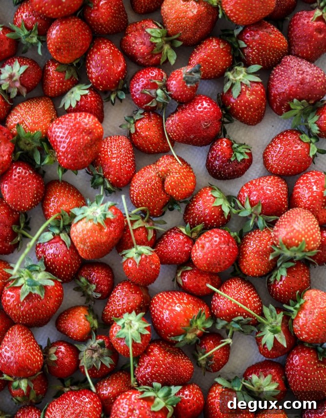 Fresh Strawberry Cobbler Recipe — Classic Summer Dessert 3 fresh strawberry cobbler I howsweeteats.com
