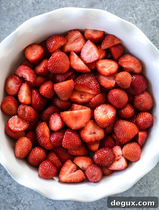 Fresh Strawberry Cobbler Recipe — Classic Summer Dessert 4 fresh strawberry cobbler I howsweeteats.com