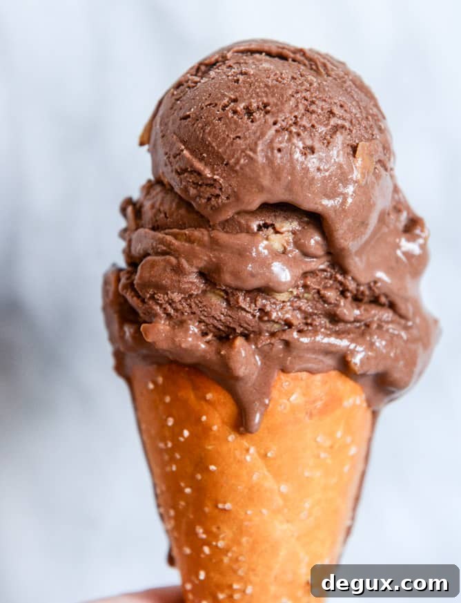 Currently Crushing On: 10 Must-Try 4th of July Recipes 12 chocolate peanut butter pretzel ice cream (and 10 recipes for the 4th of july!) I howsweeteats.com