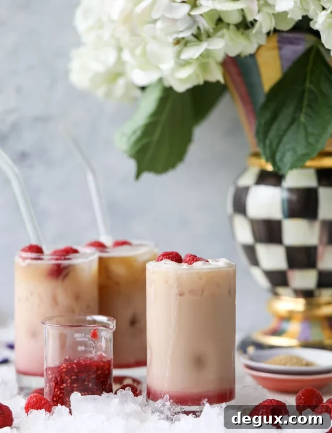 Refreshing Iced Raspberry Latte Recipe for Summer Cafés 11 iced raspberry lattes I howsweeteats.com