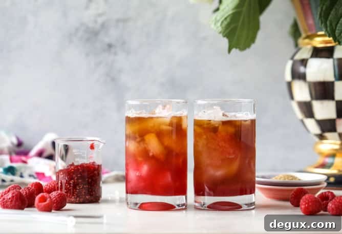 Refreshing Iced Raspberry Latte Recipe for Summer Cafés 4 iced raspberry lattes I howsweeteats.com