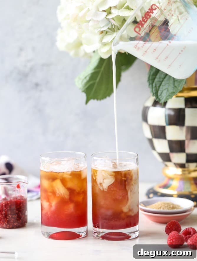 Refreshing Iced Raspberry Latte Recipe for Summer Cafés 5 iced raspberry lattes I howsweeteats.com