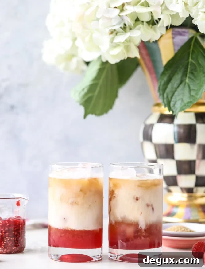 Refreshing Iced Raspberry Latte Recipe for Summer Cafés 6 iced raspberry lattes I howsweeteats.com