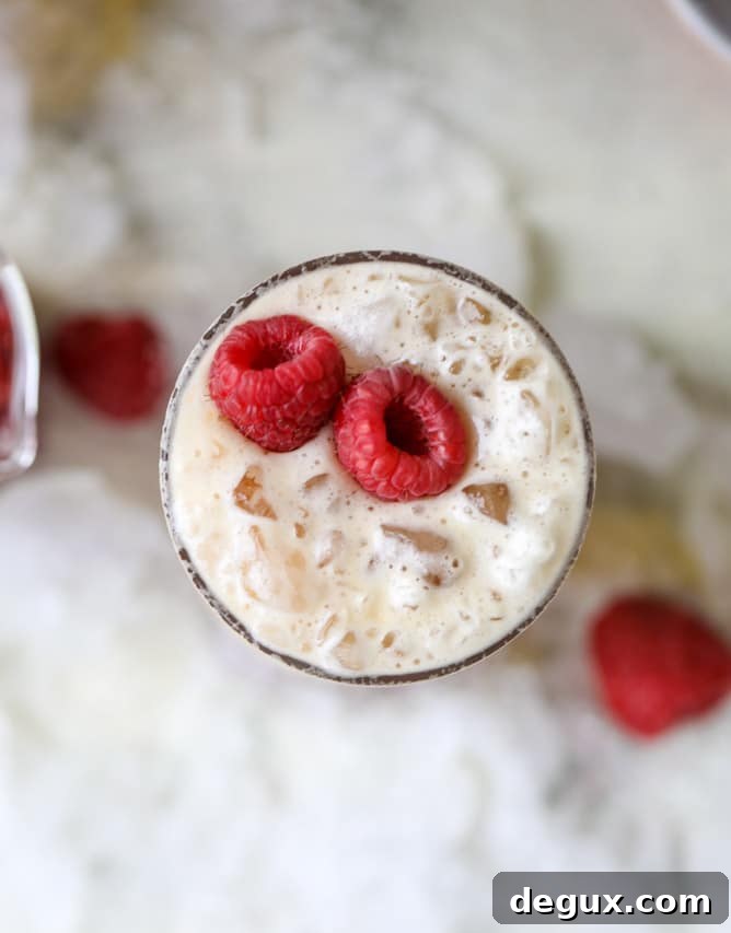 Refreshing Iced Raspberry Latte Recipe for Summer Cafés 7 iced raspberry lattes I howsweeteats.com