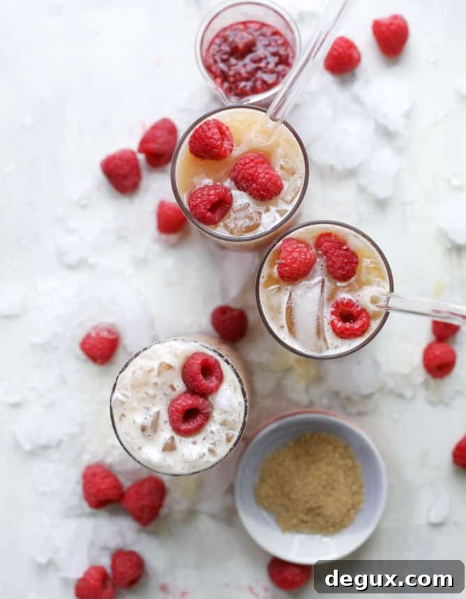 Refreshing Iced Raspberry Latte Recipe for Summer Cafés 8 iced raspberry lattes I howsweeteats.com