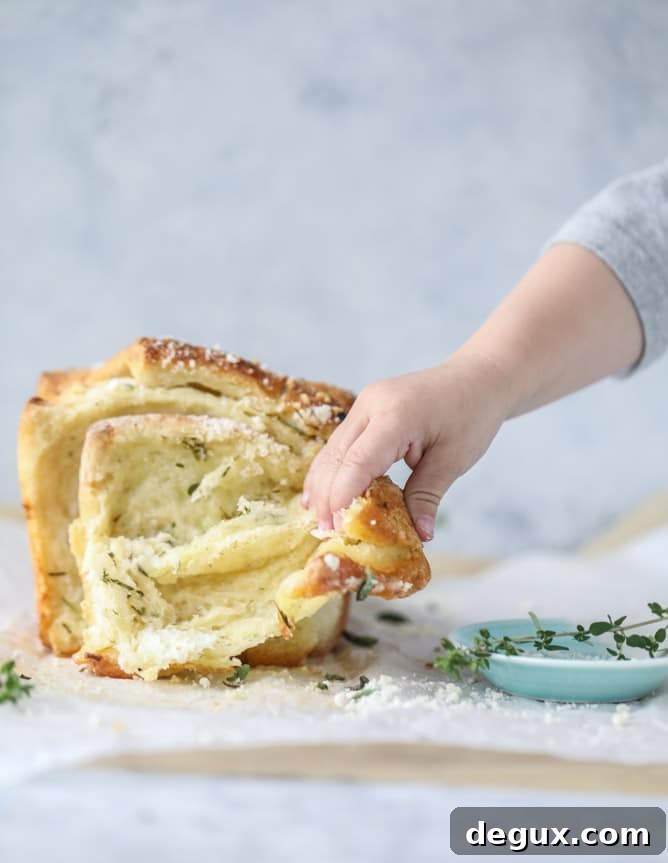 roasted garlic parmesan herb pull-apart bread I howsweeteats.com