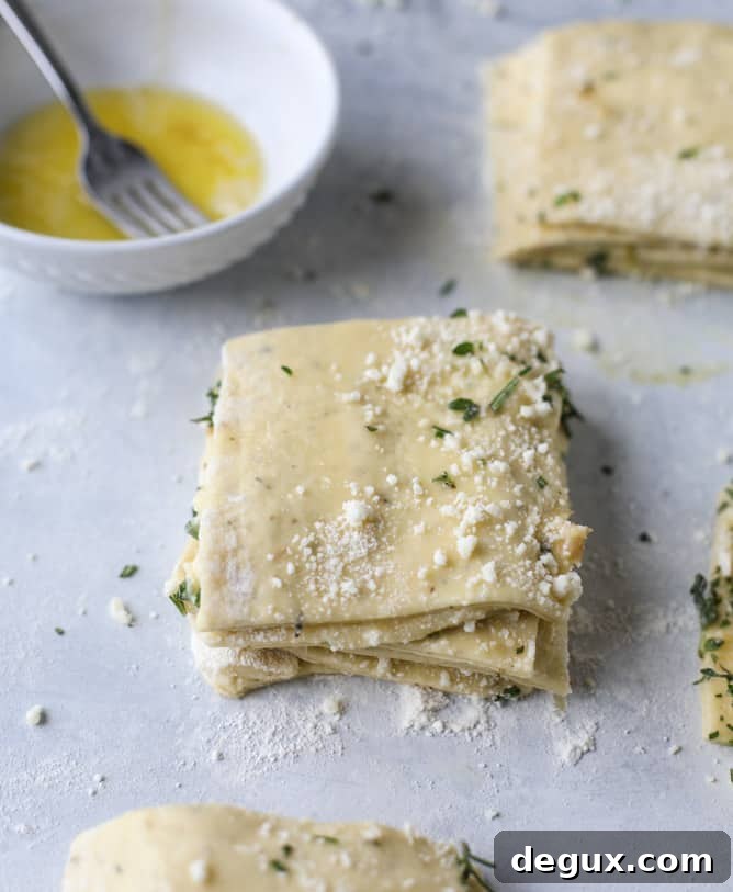 roasted garlic parmesan herb pull-apart bread I howsweeteats.com
