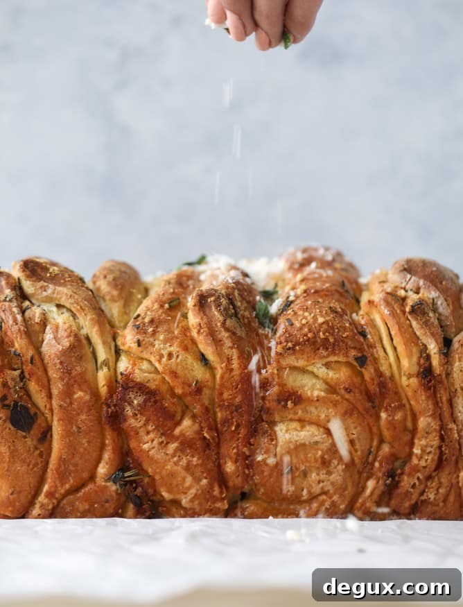 roasted garlic parmesan herb pull-apart bread I howsweeteats.com