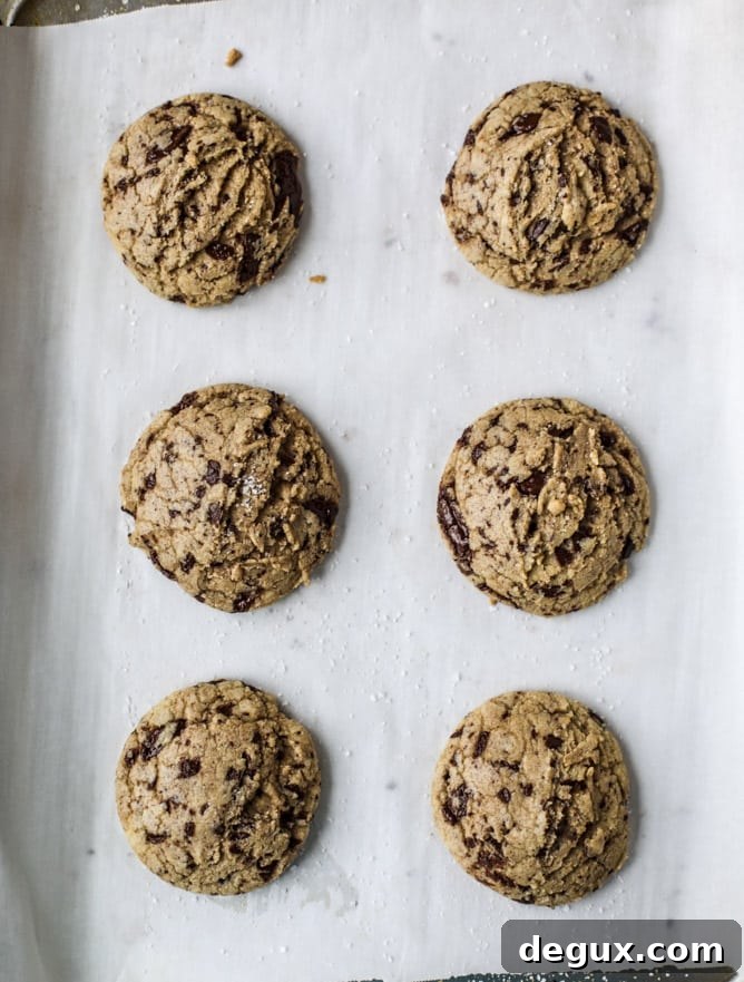 salted dark chocolate chunk cookies I howsweeteats.com