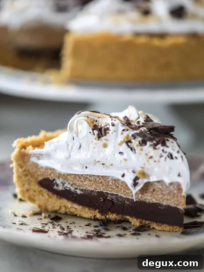 No-Bake Black-Bottom Pumpkin Pie with Marshmallow Topping for Friendsgiving 2017 7 chocolate pumpkin pie with marshmallow I howsweeteats.com #thanksgiving #pumpkin #pie
