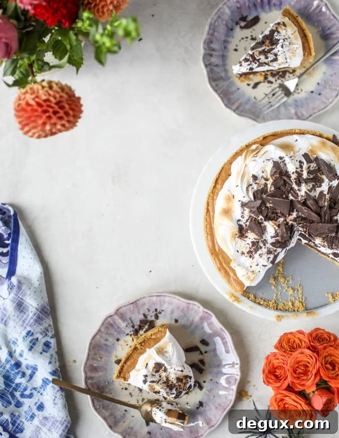 No-Bake Black-Bottom Pumpkin Pie with Marshmallow Topping for Friendsgiving 2017 8 chocolate pumpkin pie with marshmallow I howsweeteats.com #thanksgiving #pumpkin #pie