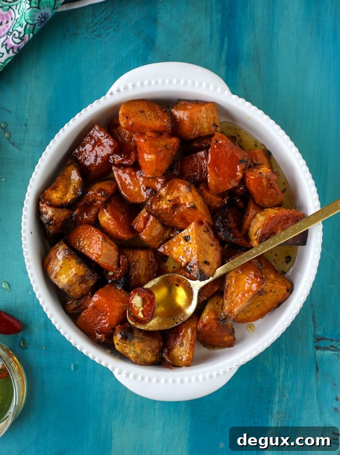 Hot Honey Caramel Sweet Potatoes for Friendsgiving 2017 5 hot honey caramel sweet potatoes I howsweeteats.com #thanksgiving #sweetpotatoes #recipes