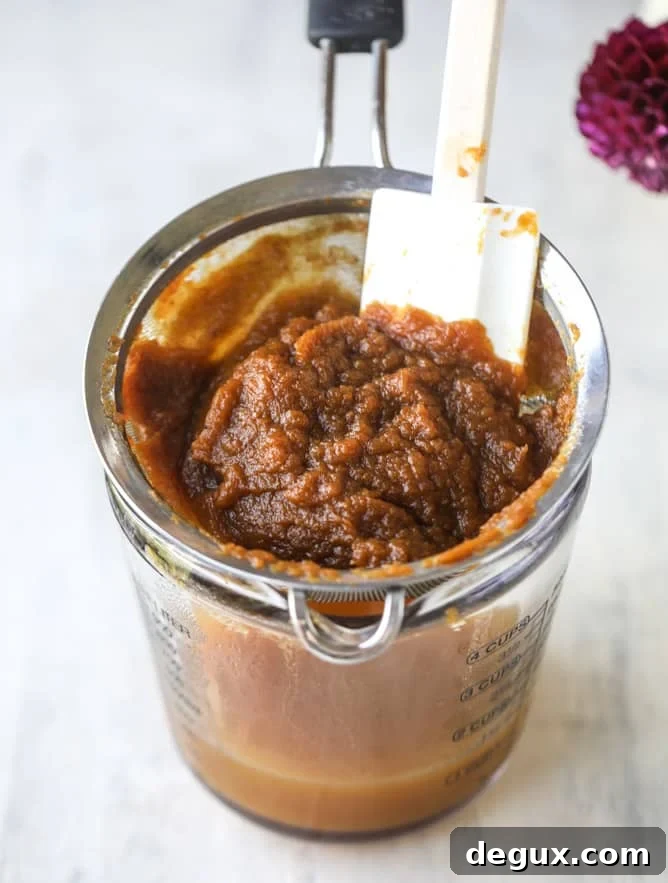 Friendsgiving Pumpkin Bourbon Smash Cocktail Recipe 3 pumpkin pie bourbon smash I howsweeteats.com