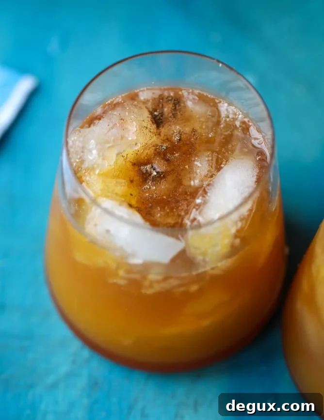 Friendsgiving Pumpkin Bourbon Smash Cocktail Recipe 6 pumpkin pie bourbon smash I howsweeteats.com