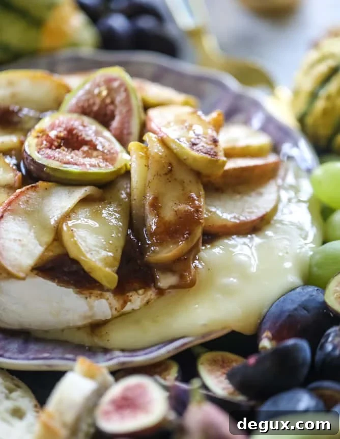 Maple Cream & Apple Baked Brie: Ultimate Friendsgiving Crostini Bar 3 thanksgiving crostini bar with maple apple brie cheese