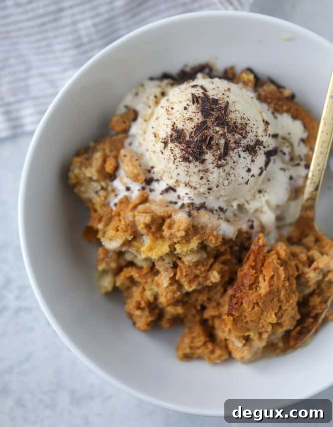 pumpkin skillet cobbler I howsweeteats.com