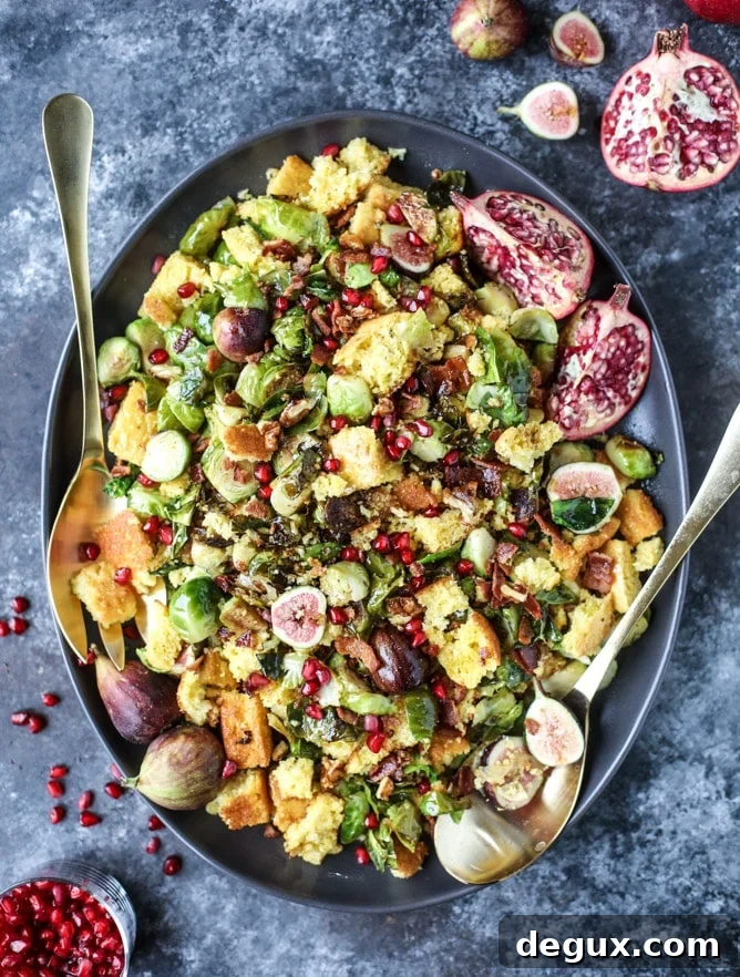 Friendsgiving Panzanella Salad with Brussels Sprouts, Bacon & Cornbread 2 brussels, bacon and cornbread panzanella salad I howsweeteats #thanksgiving #salad #sidedish