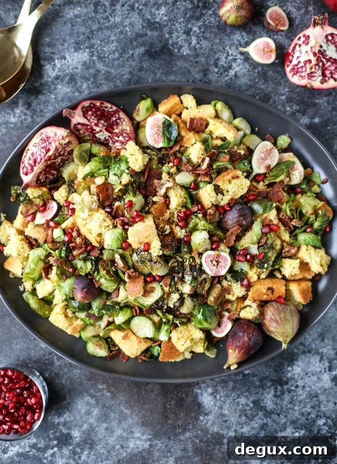 Friendsgiving Panzanella Salad with Brussels Sprouts, Bacon & Cornbread 4 brussels, bacon and cornbread panzanella salad I howsweeteats #thanksgiving #salad #sidedish