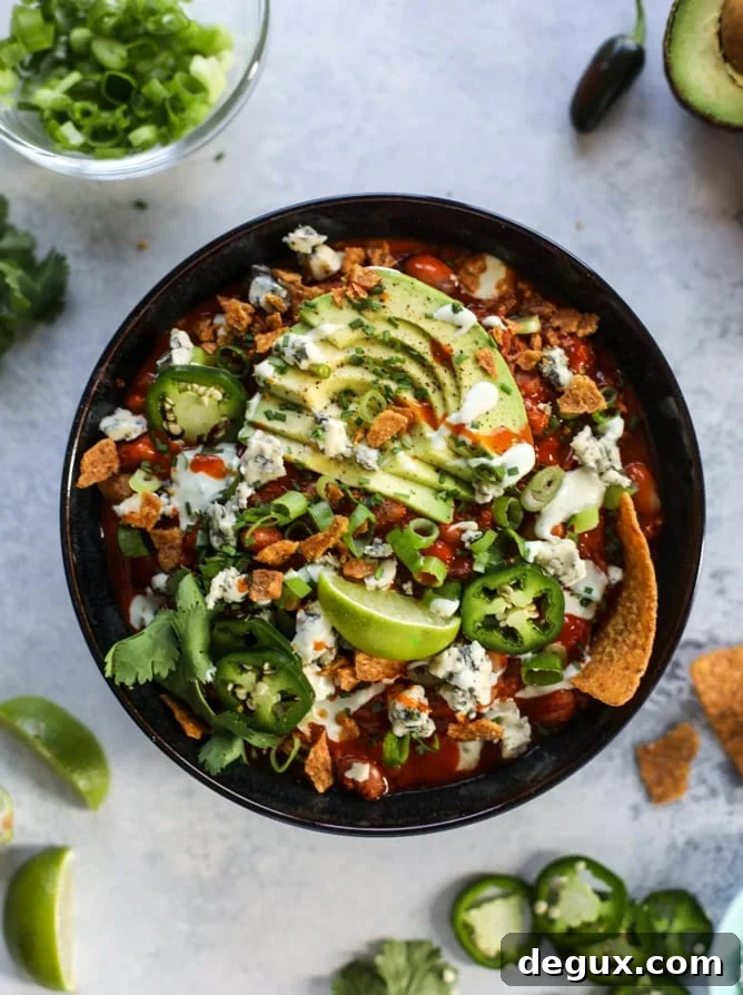 slow cooker buffalo chicken chili I howsweeteats.com