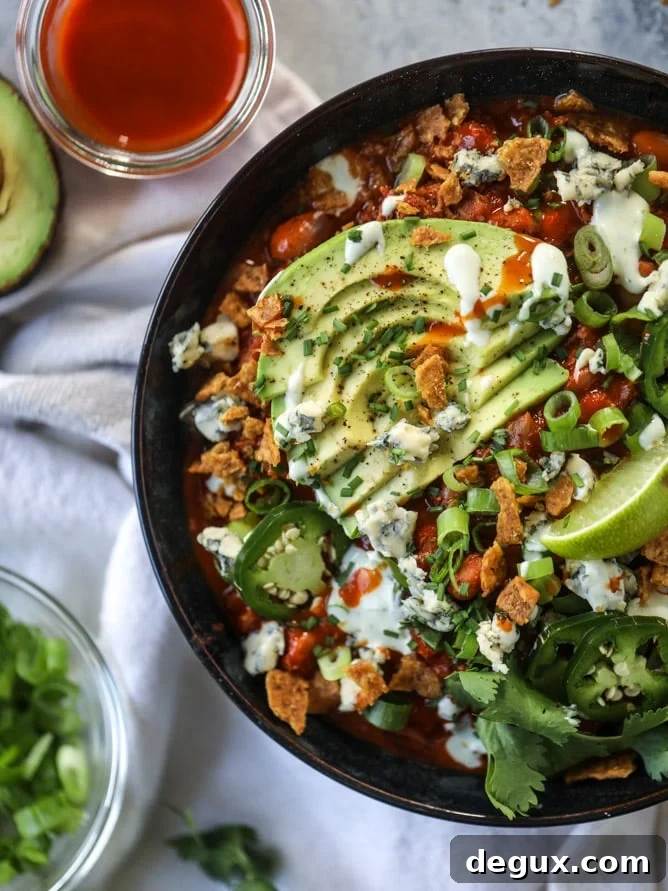 slow cooker buffalo chicken chili I howsweeteats.com