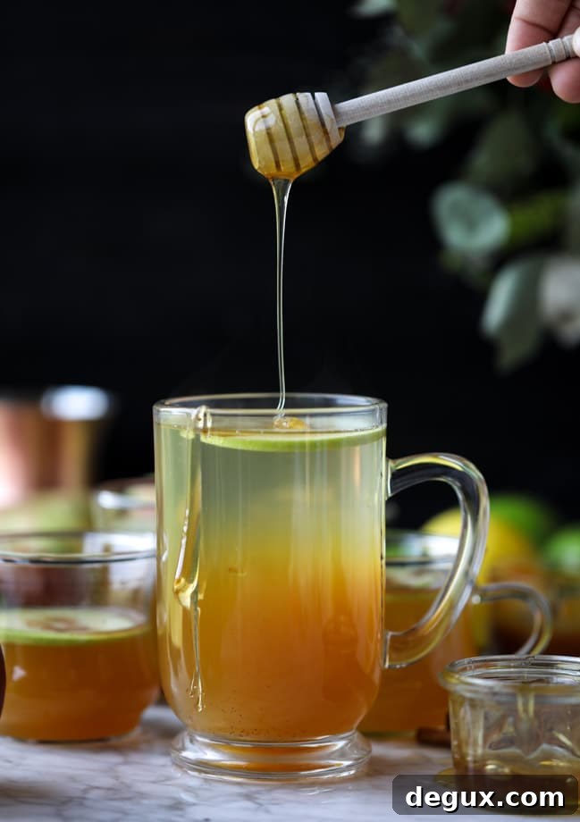 caramel apple hot toddy I howsweeteats.com #caramel #apple #cocktail
