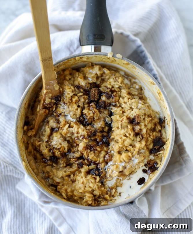 Pumpkin Pie Oatmeal Brûlée Recipe: Creamy Fall Breakfast Delight 3 brûléed pumpkin pie oatmeal I howsweeteats.com #pumpkin #oatmeal #breakfast