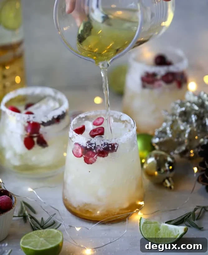 Mistletoe Margarita Recipe for Festive Holiday Cocktails 4 mistletoe margaritas I howsweeteats.com #christmas #margaritas #cocktails