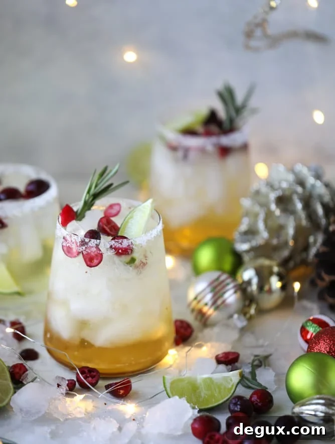 Mistletoe Margarita Recipe for Festive Holiday Cocktails 7 mistletoe margaritas I howsweeteats.com #christmas #margaritas #cocktails