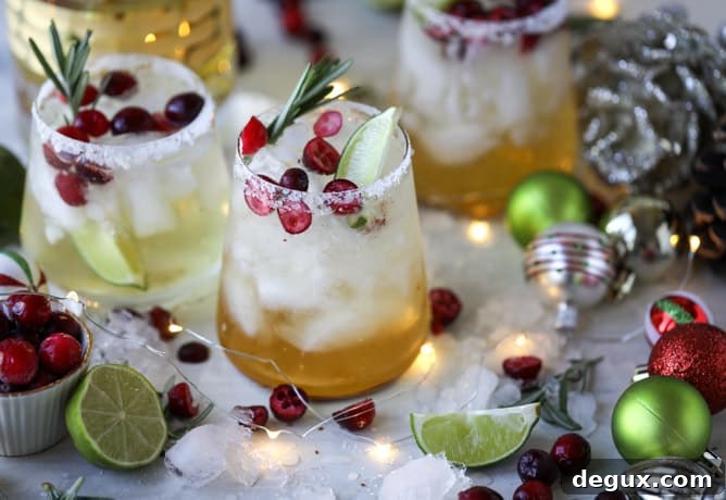 Mistletoe Margarita Recipe for Festive Holiday Cocktails 9 mistletoe margaritas I howsweeteats.com #christmas #margaritas #cocktails