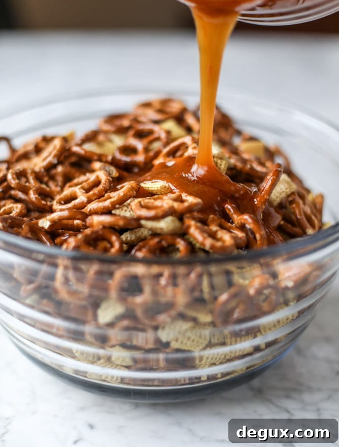 chipotle caramel chex mix recipe I howsweeteats.com #chexmix #snackmix #holidays #christmas