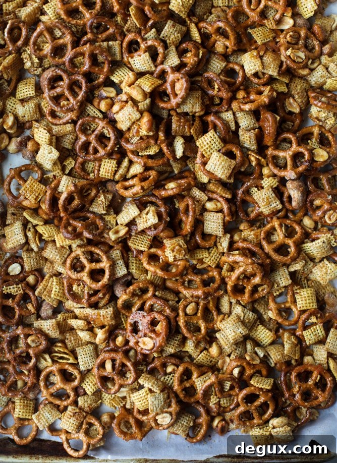 chipotle caramel chex mix recipe I howsweeteats.com #chexmix #snackmix #holidays #christmas