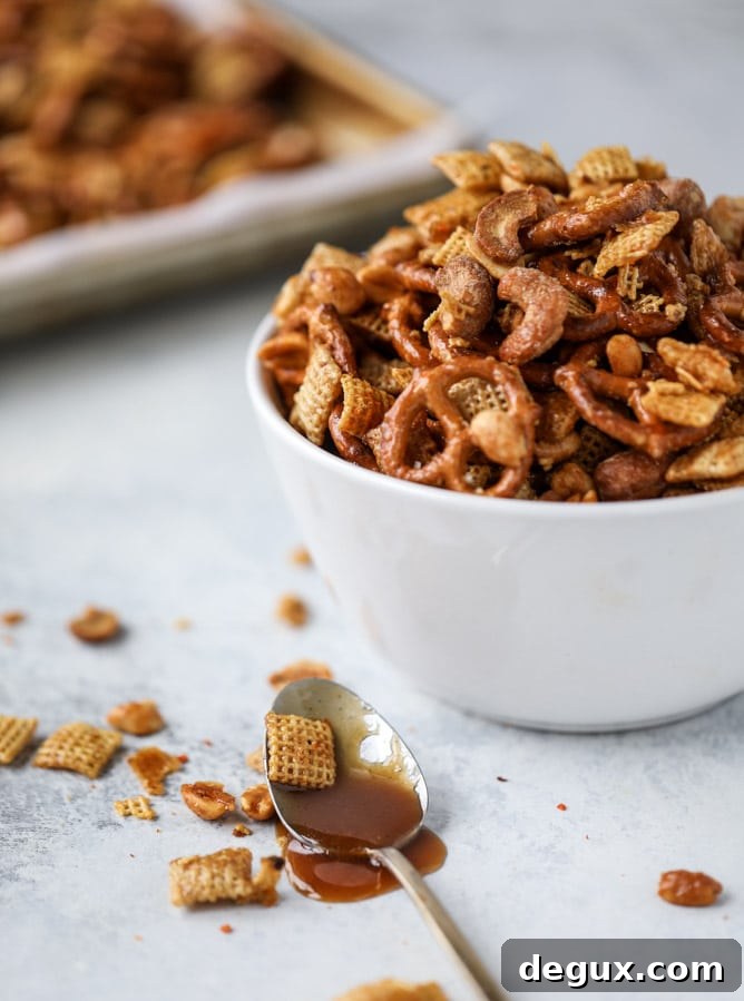 chipotle caramel chex mix recipe I howsweeteats.com #chexmix #snackmix #holidays #christmas