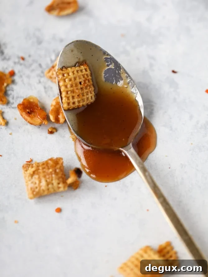 chipotle caramel chex mix recipe I howsweeteats.com #chexmix #snackmix #holidays #christmas