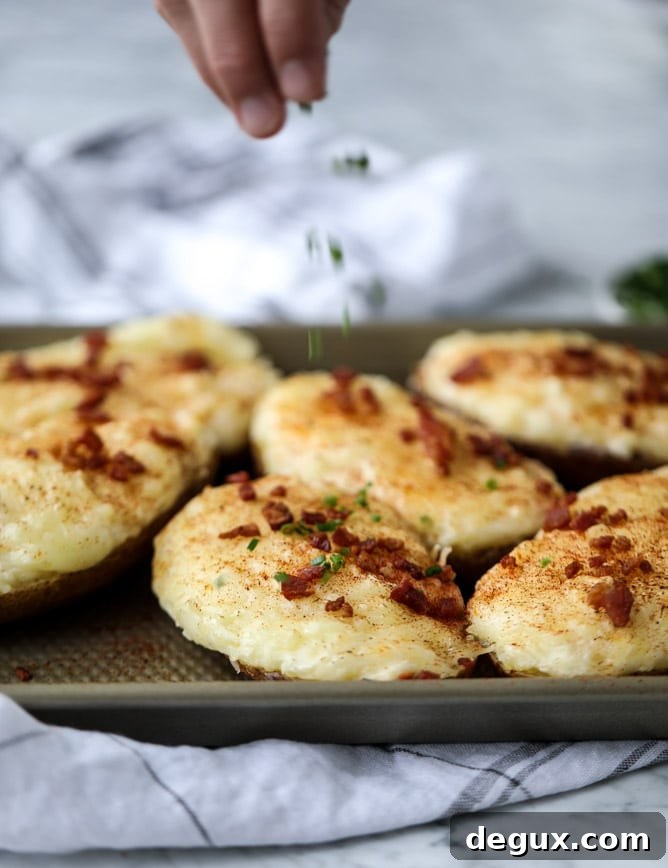 Creamy Greek Yogurt Twice-Baked Potatoes with Chives 6 greek yogurt twice baked potatoes I howsweeteats.com #potatoes #twicebaked #sidedish #christmas #holiday
