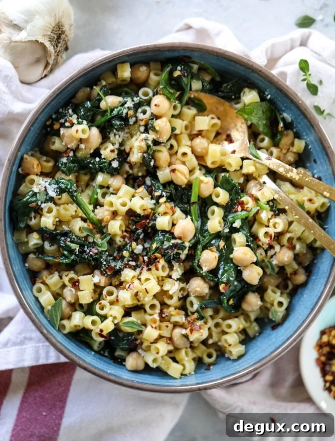 20-Minute Spicy Garlic Spinach Pasta with Chickpeas and Lemon 2 spicy garlic spinach pasta with chickpeas I howsweeteats.com